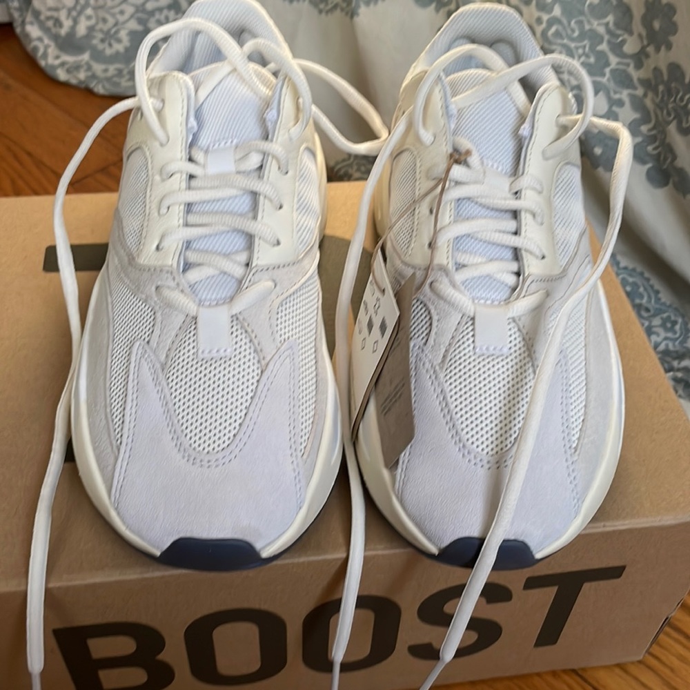Yeezy Boost 700 Analog US 7.5
